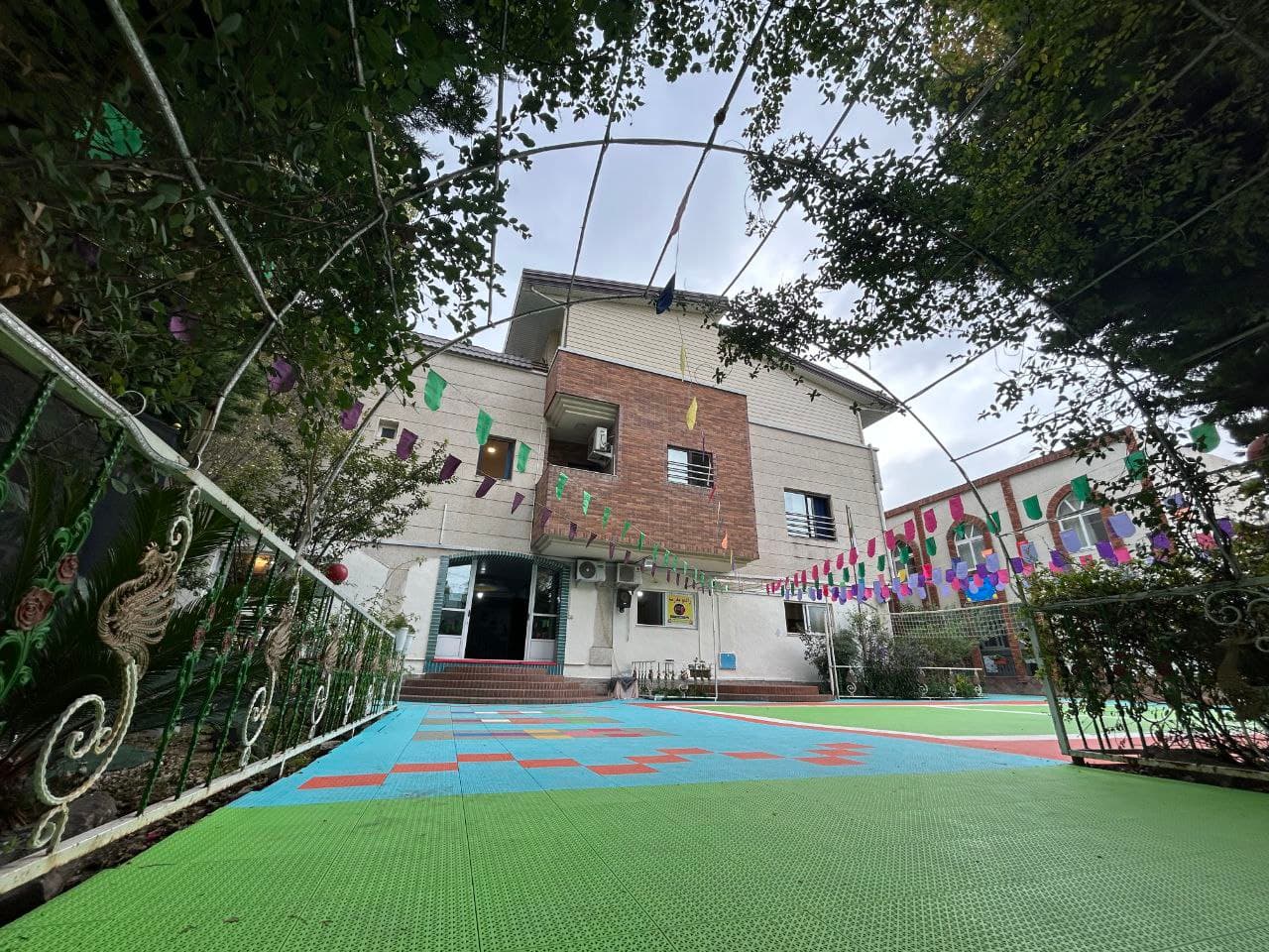 دبستان شهید لزگی